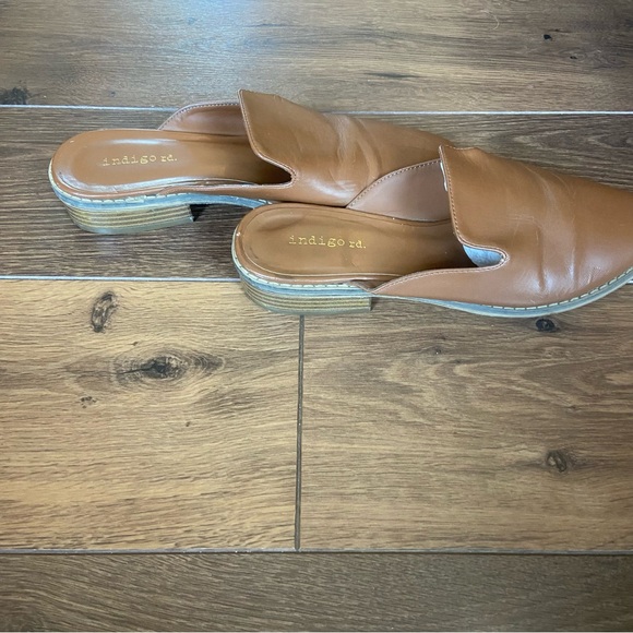 Indigo Tan Mules with Classic Slip-On Design - Picture 3 of 5
